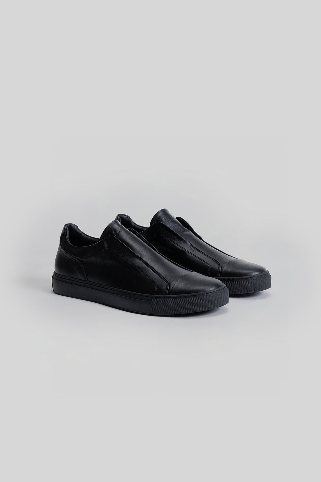 Robert Barakett Men's Delta Laceless Leather Slip-On Sneaker - Black - Low-top sneakers