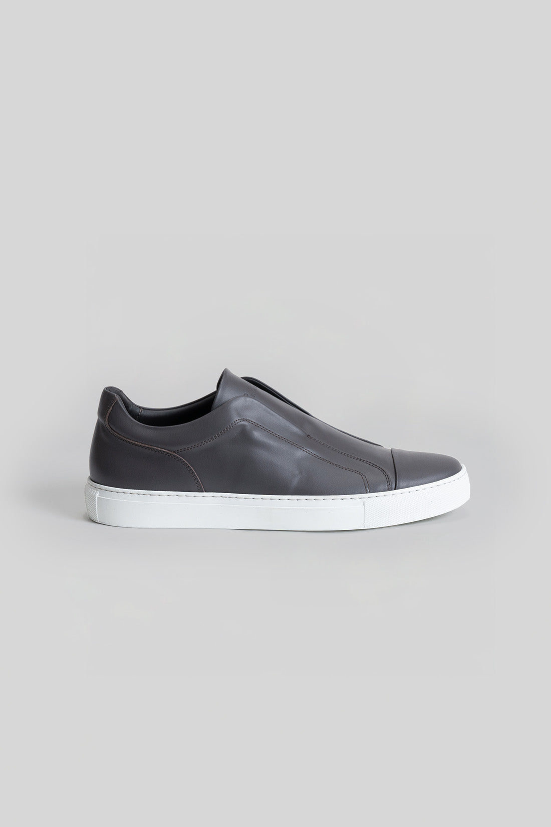 Delta Sneaker