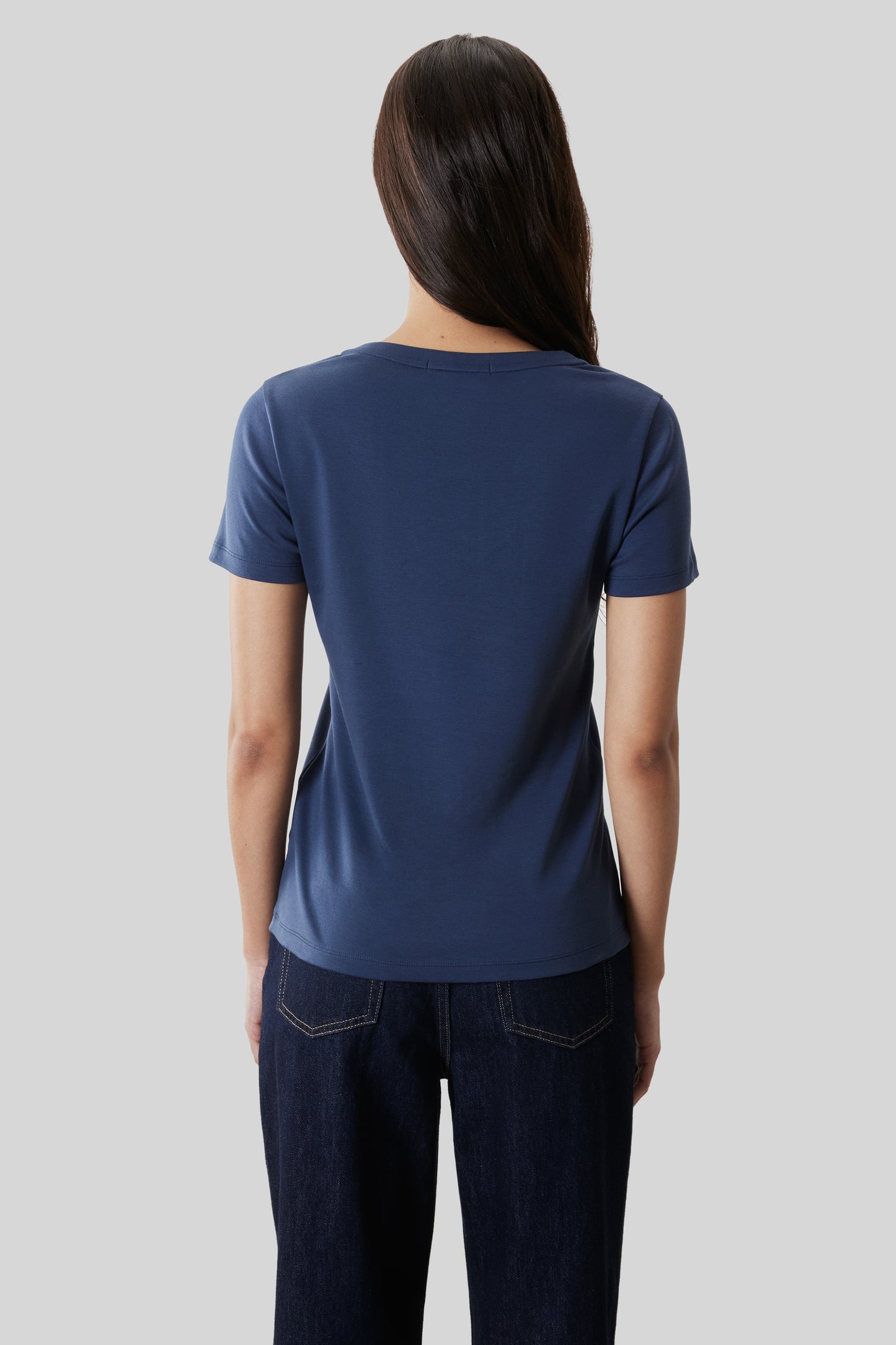 The Barakett Women's V Tee
