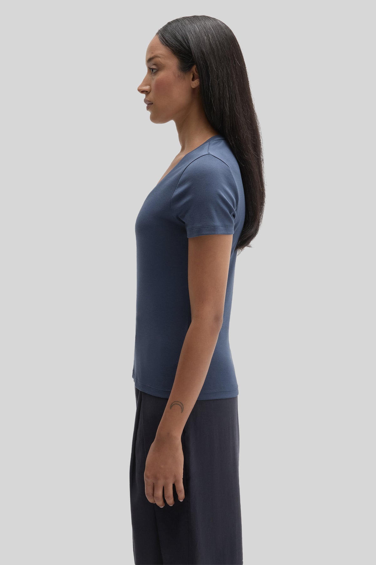 The Barakett Women's V Tee