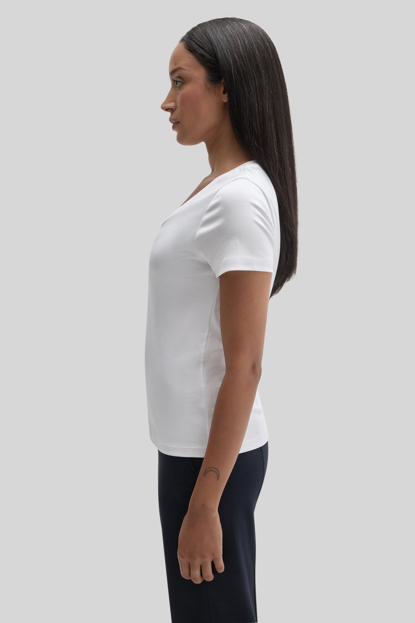 The Barakett Women's V Tee