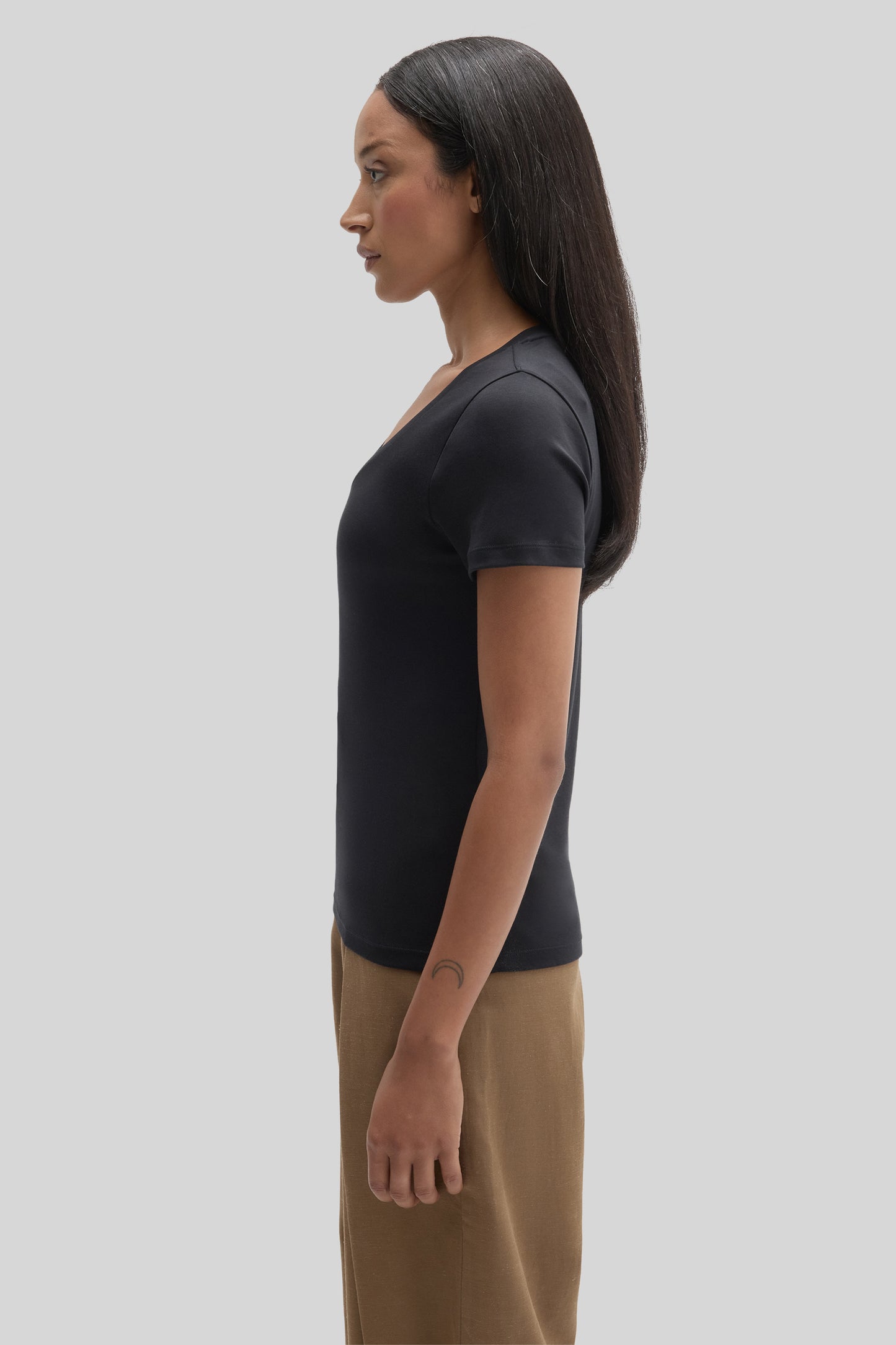 The Barakett Women's V Tee